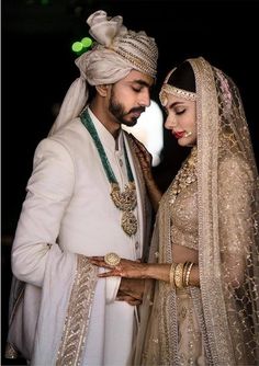 Latest Groom Jewellery Trends And Ideas For The Stylish Grooms! Indian Groom Jwellery, Groom Jwellery, Sabyasachi Groom, Rajputana Dress, Groom Wedding Jewellery, Groom Jewellery, Grooms Outfit, Dapper Grooms