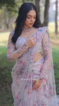 Organza Sarees Bridal, Floral Designer Saree, Girly Lehnga Designs, Fancy Sarees For Wedding, Bridal Saree For Reception Party, Reception Sari Look For Bride, Saree Engagement Look Bride, Organza Sarees Look, Saree For Engagement Party