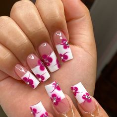 nailzbyjazmine on Instagram: "straight french w blooming flowers 🌺✨  inspo: @nstyynails    #cutenails#nailinspo #nailtech #gelxnails #LA #PicoRivera #Whittier #losangelesnails  #prettynails #y2k #gelx #kawaiinails #y2knails #flowernails #bloominggel #summernails" Y2k Pink French Tip, Y2k Nails Flowers, Blooming French Nails, Y2k Flower Nails, Low French Tip Nails, Y2k French Tip Nails, Y2k French Tip, Nails Fancy, Aura Nails