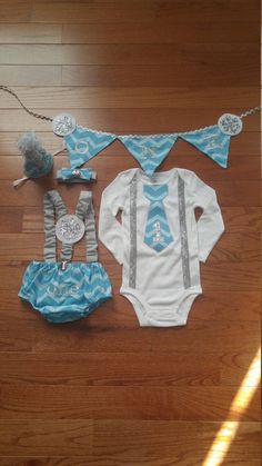 Perfect for a Winter Wonderland party! This outfit is meant to get messy! Smash a cake or to be worn for a 1st Birthday Photo Shoot. Outfit includes hat with elastic band and sparkly silver 1 and snowflake, diaper cover with one embroidered on bottom in silver thread, matching Winter Onederland First Birthday Cake, First Birthday Winter, Winter Onederland Birthday Party, Onederland Birthday Party, First Birthday Cake Smash, Winter Onederland Birthday, 1st Birthday Photos, Winter Wonderland Party, First Birthday Cake