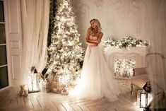 20 Stunning Winter Bride Ideas - Yeah Weddings Diy Christmas Wedding Decorations, Diy Christmas Wedding, Christmas Wedding Themes, Christmas Wedding Decorations, Christmas Weddings, Curvy Bride, Winter Wonderland Wedding