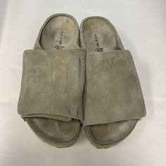 Birkenstock Los Feliz "Fear Of God" Suede Slides - Size 36 (5.5) Pre Owned , High Quality Luxury Slides. In Great Condition With One Smudge On Right Slide - High Quality Suede - Heel Support - Limited Edition (Fear Of God) Slip-on Sandals With Textured Sole For Streetwear, Suede Sandals With Round Toe, Leather Sandals With Textured Footbed For Streetwear, Leather Slip-on Sandals For Streetwear, Casual Suede Sandals With Textured Sole, Suede Sandals With Cushioned Footbed, Cushioned Round Toe Sandals For Streetwear, Suede Sandals With Cushioned Footbed And Round Toe, Leather Sandals With Cushioned Footbed