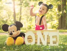 Mickey Mouse 1 Year Pictures, Mickey Mouse Birthday Decorations 1st, Mickey Mouse Smash Cake Photoshoot, Mickey Mouse Photoshoot, Boy Birthday Pictures