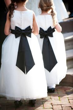 black bow white flower girl dresses Dresses With Bow, Black Flower Girl Dress, White Flower Girl Dresses, Trendy Wedding Dresses, Black White Wedding, White Wedding Flowers, Black Tie Wedding