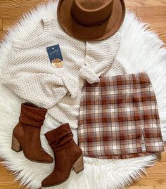 Curvy Casual Outfits, Happy Tuesday Friends, Plaid Skirt Outfit, Casual Work Outfits Women, Vintage Boho Fashion, Target Finds, Womens Crewneck, Trendy Fall, Favorite Sweater