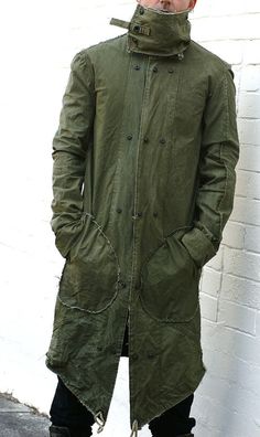 #Farbbberatung #Stilberatung #Farbenreich mit www.farben-reich.com Visions of the Future: Long Coat Army Tent, Mens Fashion Rugged, Military Coat, Creation Couture, Men Street, Military Style, Us Army