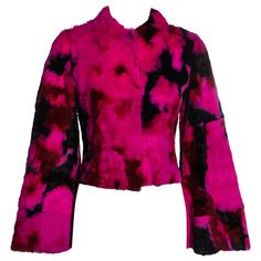 ▪ Dolce & Gabbana pink and black tie-dyed jacket ▪ Sheared rabbit fur ▪ Wide long sleeves ▪ Snap button closures ▪ Size Small ▪ Fall-Winter 1999 Spiral Clothes, Knee Length Jacket, Outfits 70s, Gabbana Dress, Evening Jackets, Black Tie Dye, High Fashion Street Style, Edgy Outfits, Rabbit Fur