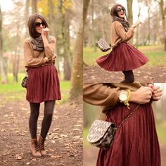 fall Burgundy Skirt, Red Skirt, Pinterest Fashion, Skirt Outfit, Mode Inspo, Look Vintage, Autumn Outfit, Look Fashion