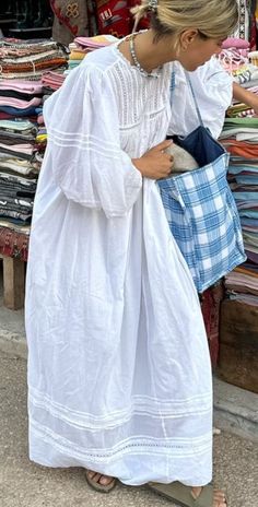 Linen Robes, Stitch Clothes, Linen Fashion, Minimal Outfit, Maxi Robes, Kinds Of Clothes, Lace Fashion, Fashion Plates, Fashion Mode