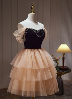 Champagne and Black Sweetheart Short Formal Dress, Tulle Homecoming Dress Homecoming Dresses 6th Grade, School Dance Dresses 8th Grade Short, Champagne Homecoming Dresses, Short Princess Dress, Prom Dress Pictures, Cake Mini, School Dance Dresses, Beaded Party Dress, Dama Dresses