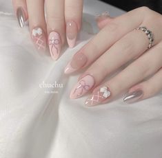 chuchu.nailroom on ig Bow Nail Designs, Fake Nails Long, Nagellack Trends, Short Fake Nails, Short Press On Nails, Easy Nails, Stick On Nails, Nail Charms, False Nail