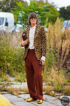 Ana Gimeno Brugada Archives - STYLE DU MONDE | Street Style Street Fashion Photos Futch Aesthetic, Andro Outfits, Leopard Blazer Outfit, Blazer Outfit Street Style, Blazer Outfits Street Style, Tommy Ton Street Style, Outfit Street Style, Leopard Blazer, Leopard Print Blazer