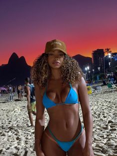 Summer Aesthetic Swimsuit, Cute Swimming Suits Black Women, Cute Summer Bikinis Aesthetic, Beach Pics Black Women, Summer Bikinis For Black Women, How To Pose In A Swimsuit, Summer Aesthetic Black Women, Hot Vacation Outfits, Summer Vacation Outfits Black Women