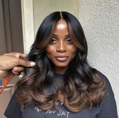 Dark Skin Highlights Hair Black Women, Black Women Ombre Hair, African American Fall Hair Color, Fall Hair Color On Black Women, Feathered Hair Black Women, Black Hairstyles Long Hair, Monochromatic Hair Black Women, Spring Hair Color Black Women, Long Hair Flipped Ends