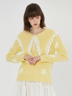 <Size>

 *Unit: cm 







 size 

 bust 

 Sleeve Length 

 Length 











 F 

 102 

 53 

 60 













 <Material>



 38% Acrylic

 30% wool

 25% polyester

 Alpaca 7% 







 ＜Model wearing＞



 Wearing size



 F size




 Model Dimensions



 Height: 172cm

 Bust: 82cm

 Waist: 61cm

 Hips: 88cm Spring Cashmere Sweater With Textured Knit, Spring Cashmere Textured Knit Sweater, Spring Textured Knit Cashmere Sweater, Casual Yellow Wool Sweater, Yellow Long Sleeve Spring Sweater, Yellow Wool Winter Sweater, Chic Yellow Winter Top, Yellow Wool Sweater For Fall, Yellow Long Sleeve Sweater