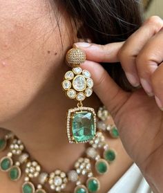 Traditional Green Kundan Necklace With Emerald, Green Kundan Jewelry With Stone Setting, Festive Luxury Green Kundan Necklace, Luxury Traditional Kundan Emerald Necklace, Traditional Green Kundan Necklace, Luxury, Polki Jewellery, Bollywood Jewelry, Kundan Necklaces, Uncut Diamond