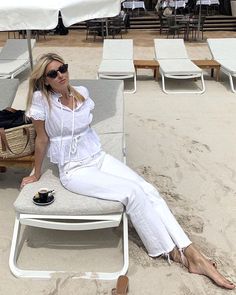 The 30-Second Styling Trick Everyone's Trying This Summer White Outfits Aesthetic, Minimal Summer Style, All White Outfits, Outfits Aesthetic Summer, Lunch Outfit, Summer Styling, Crochet T Shirts, All White Outfit