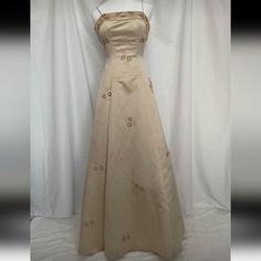 This Stunning Vintage Dress Has Floral Beaded Details All Over. The Bottom Has Two Stains That Should Come Out And Are Hardly Visible On. Other Than That It Is In Great Condition! The Dress Is A Vintage Size 4 And Has A Waist Size Of Approximately 25 Inches. Beaded Gown, Brown Dress, Vintage Dress, Waist Size, Dress Collection, Vintage Collection, Vintage Dresses, The Dress, Prom Dresses