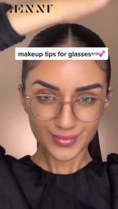 Makeup Tips For Glasses 👓💕 [Video] | Makeup tutorial, Eye makeup, Natural makeup Video Makeup, Glasses Makeup, Makeup Eye Looks, Makeup Makeover, School Looks, Wearing Glasses, Makeup Tutorials, Pretty Makeup, Artistry Makeup