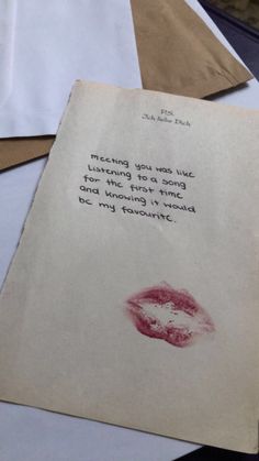 Letter, love letter, lipstick kiss, vintage, aesthetic, romance, books, kindness, love, friendship Writing A Love Letter, Letters To Boyfriend, Bf Gifts, Creative Gifts For Boyfriend, Diy Gifts For Him