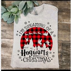 a t - shirt that says i'm dreaming of a hogwarts christmas