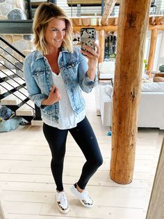 Yoga Pants And Jean Jacket Outfit, Fall Outfit With Denim Jacket, Women’s Denim Jacket Outfit, Black Leggings With Denim Jacket, Blue Jean Jacket Outfits Spring, Black Leggings Jean Jacket Outfit, Jean Jacket Spring Outfits, Leggings With Jean Jacket Outfit, Denim Jacket Outfit 2024