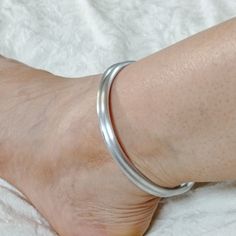 Silver Ankle Wrap Bracelets For Beach, Silver Ankle Wrap Jewelry For Beach, Adjustable Silver Ankle Wrap Anklet, Silver Minimalist Bracelets For The Beach, Adjustable Hypoallergenic Silver Anklet, Anklets Design, Anklets Simple, Payal Designs Silver, Silver Anklets Designs