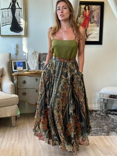 Casual Boho Fall Outfits, Farm Date Outfit, Spring Witchy Outfit, Witchy Mom Outfits, 30s Style Outfits, How To Wear Long Skirts, Bohemian Inspired Outfits, Whimsical Fall Outfits, Outfits For Moms In Their 30s