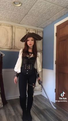 Pirate Costume Diy, Pirate Wench Costume, Hot Halloween Outfits