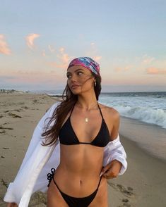 Instagram Photo Inspiration Summer, Cute Summer Pics, Mode Poses, Look Kylie Jenner, Clothes Beach, Summer Poses, Summer Picture Poses, Pose Fotografi, Shotting Photo