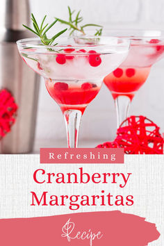 Cranberry margarita in a clear glass with fresh cranberries. Rosemary Garnish, Cranberry Margaritas, Cranberry Recipe, Easy Margarita Recipe, Easy Margarita