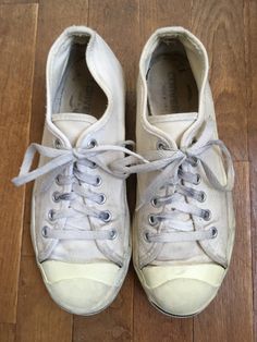 "vintage Jack Purcell converse sneakers made in USA white canvas authentic age wear good condition, light marks, wear to interior heel no size label measures most like women's 7 but please go by measurements measures, insole-9 1/2\" sole-10 1/4\" width-3 3/4\"" Jack Purcell Converse, White Canvas Sneakers, Tie Sneakers, Vintage Converse, Jack Purcell, Cocktail Dress Vintage, Converse White, Converse Sneakers, Levis Denim