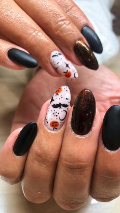 Spooky Summer Nails, Salem Nails, Oval Fall Nails, Halloween Nails 2023, Summer To Fall Nails, Fall Halloween Nails, Easy Summer Nail Art, Nail Art Designs 2023, Beginner Nail Designs