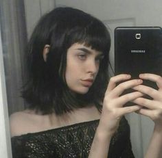 Soft Grunge Hair, Short Grunge Hair, Grunge Hair, The Mirror, Hairstyles With Bangs, Pretty Face, Look Cool