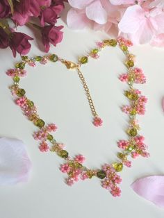 Flower Inspired Jewellery, Green And Pink Jewellery, Japanese Beads Jewelry, Floral Beaded Necklace, Climbing Bougainvillea, Bougainvillea Bouquet, Flower Wire, Seed Bead Flowers, Art Perle