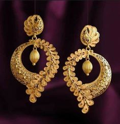 Present Beautiful Gold Earrings with Floral Design Gold Kanbala Earrings Design, Jhale Gold Design, Gold Earrings Designs For Wedding, Jhumkas Gold, Silver Jhumka Earrings, Beautiful Gold Earrings, Indian Gold Necklace Designs, Gold Jhumka