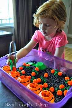 Five Little Pumpkins, Sensory Tubs, Halloween Infantil, Pumpkin Books, Halloween Preschool, Sensory Boxes, Fall Preschool