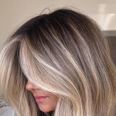 Natalie McKell on Instagram: "Effortless Color @madisonbontempo Extensions @hairbyabby____ @scottieandashtonhairco #livedincolor #hairinspo #haireducation" Dark Roots Blonde Hair Balayage, Cool Blonde Balayage, Root Melt, Blonde Balayage Bob, Blonde Hair With Roots, Summer Blonde Hair, Silver Blonde Hair, Brunette Hair With Highlights, Dark Roots Blonde Hair