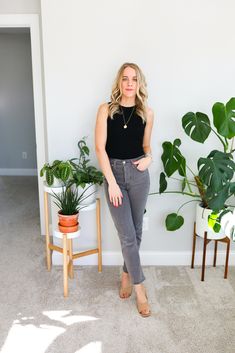 23 Outfit Ideas, Black Bodysuit Outfit, Casual Women's Outfits, 23 Outfit, Grey Jeans Outfit