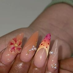 Tropical Flower Nails, Nails And Hair, 3d Nail Designs, Natural Nail Designs, Chrome Nail Powder, How To Grow Nails, Skin Nails