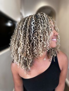 #curly #curlyhair #hair #curls #curlygirl # #curlyhighlights #blondecurlyhair curlyhairstyles #naturalhair #hairstyle #cachos #hairstyles #fashion #longhair #style #haircut #straight #love #black #straighthair #curlyhairdontcare #curlygirlmethod #blonde #haircolor #beauty #cacheadas #instahair #hairoftheday #makeup #curlynaturalhair #hairfashion #hairdo #curlyblonde Grey Blonde Curly Hair, Hair Dye Chart, Ash Blonde Highlights Curly Hair, Ashy Blonde Highlights, Blonde Highlights Curly Hair, Natural Hair Highlights, Chunky Blonde Highlights, Blonde Natural Hair