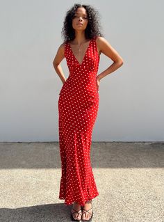 Princess Polly V-Neck  Nellie Maxi Dress Red Polka Dot Stylish Maxi Dress, Fishtail Maxi Dress, Long Fitted Dresses, Brunch Dress, Dot Print Dress, Fishtail Dress, Sleeves Clothing, Cooler Look, Maxi Dress Online