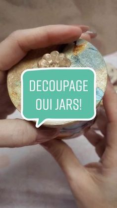 a person holding a small round object with a speech bubble above it that says decoupage ou jars