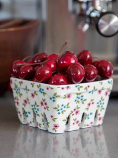 Berry Colander-view 1 Yummy Pasta Dinners, Berry Colander, Ceramic Fruit, Life Kitchen, Tasty Pasta, Berry Bowl, Natural Life, Ceramic Design, Fruit Basket