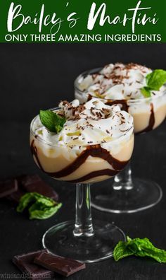 Baileys Martini, Chocolate Martini Recipe, Desserts In A Glass, Chocolate Martini, Easy Cocktail, Martini Recipe, Christmas Punch