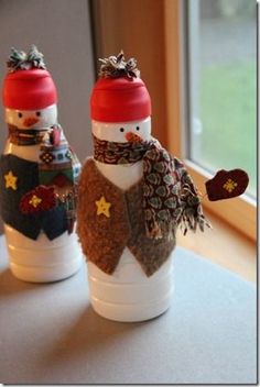 two salt and pepper shakers decorated to look like snowmen