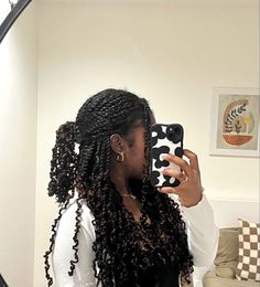 Passion Twist Claw Clip Hairstyle, Claw Clip Passion Twist, Passion Twists Hairstyle Mid Length, Mini Passion Twist Hairstyles, Shirt Passion Twist, Passion Twist Claw Clip, Small Passion Twists Medium Length, Mini Short Passion Twists, Passion Twists Claw Clip