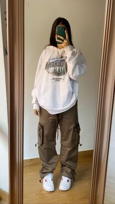 Baggy Pants And Hoodie Outfit, Baggy Clothes Outfit For School, Trendy Baggy Outfit, Savage Outfits Style, 90s Street Style Women, Streetwear Fashion Teen Girl, Cute Tomboy Outfits For School, Stylish Baggy Outfits, Baggy Clothes Streetwear