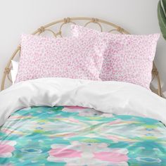 a bed with pink and blue flowers on it