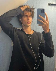 corrado martini Jawline Workout, Define Jawline, Jawline Tips, Strong Jawline, College Guys, Male Makeup, Aesthetic Guys